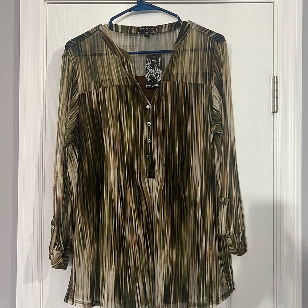 Ava & Grace Green Pleated 3/4 Sleeve Blouse